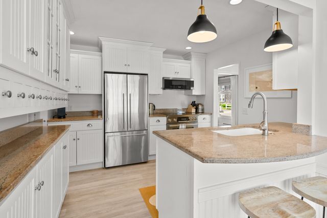 5 Zylpha Road, Harwich Port, MA 02646