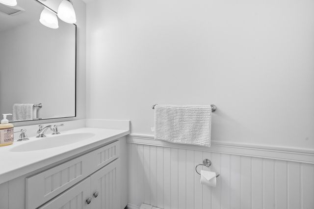 5 Zylpha Road, Harwich Port, MA 02646