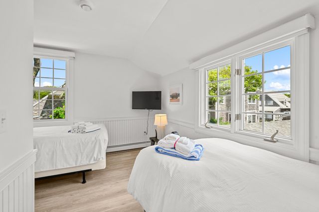 5 Zylpha Road, Harwich Port, MA 02646