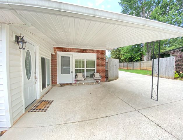 44 Houghton Dr, Winchester, TN 37398