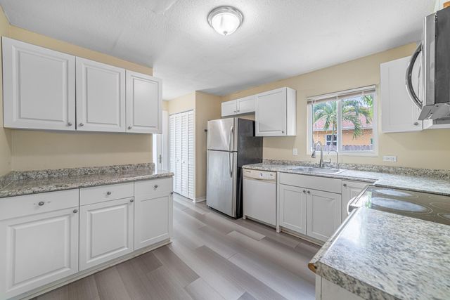 516 Nathan Hale Road, West Palm Beach, FL 33405