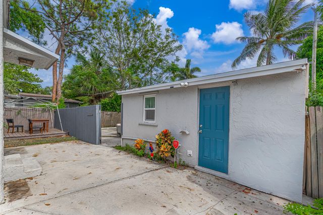 516 Nathan Hale Road, West Palm Beach, FL 33405