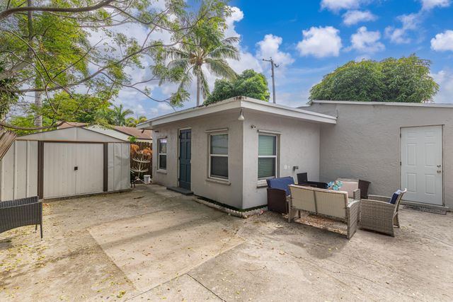 516 Nathan Hale Road, West Palm Beach, FL 33405