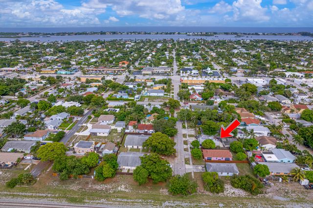 516 Nathan Hale Road, West Palm Beach, FL 33405