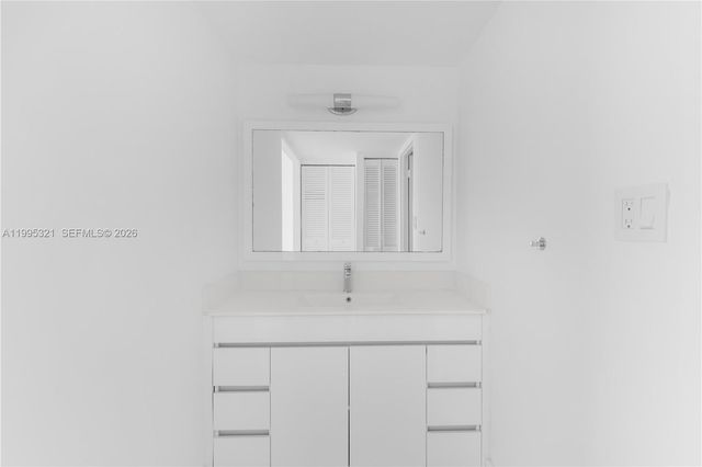 1450 Brickell Bay Dr 1814, Miami, FL 33131