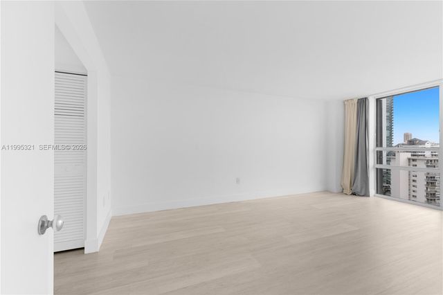 1450 Brickell Bay Dr 1814, Miami, FL 33131