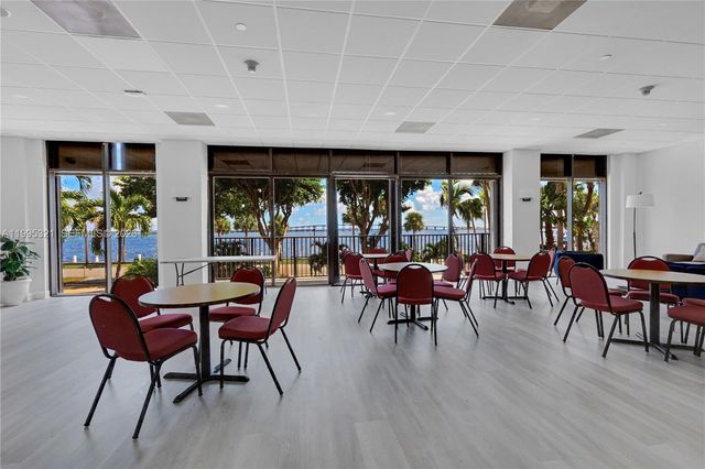 1450 Brickell Bay Dr 1814, Miami, FL 33131