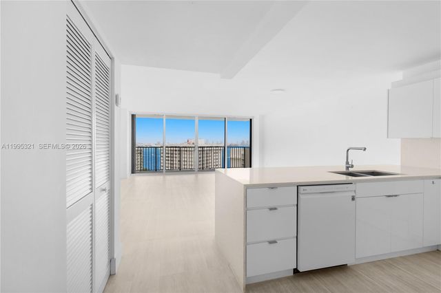 1450 Brickell Bay Dr 1814, Miami, FL 33131