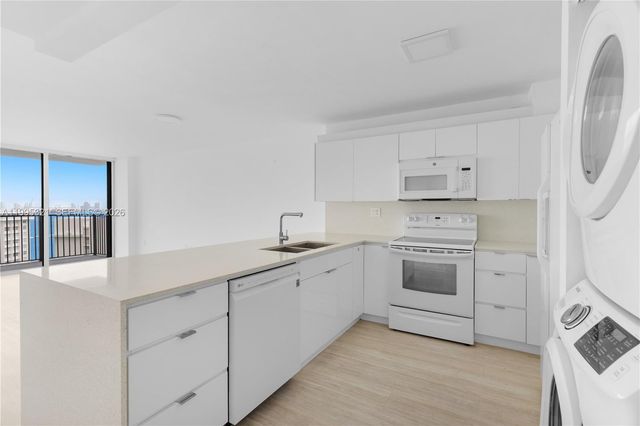 1450 Brickell Bay Dr 1814, Miami, FL 33131