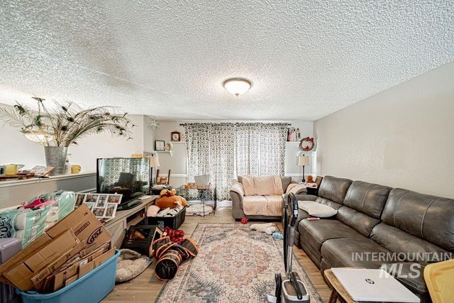 1620 Jade Dr, Pocatello, ID 83202