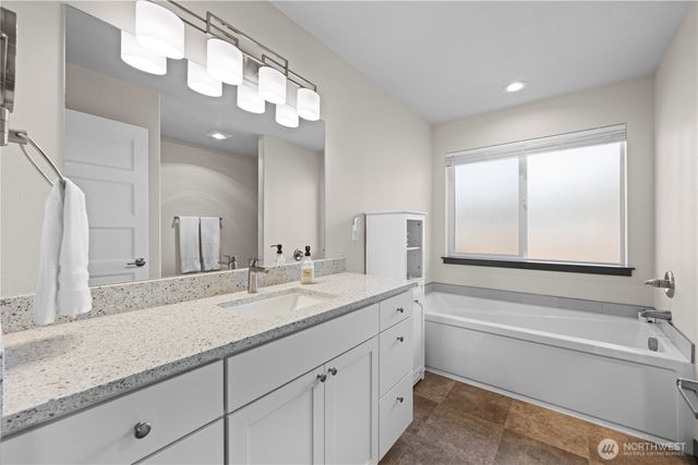 355 E Bon Air Drive, Coupeville, WA 98239