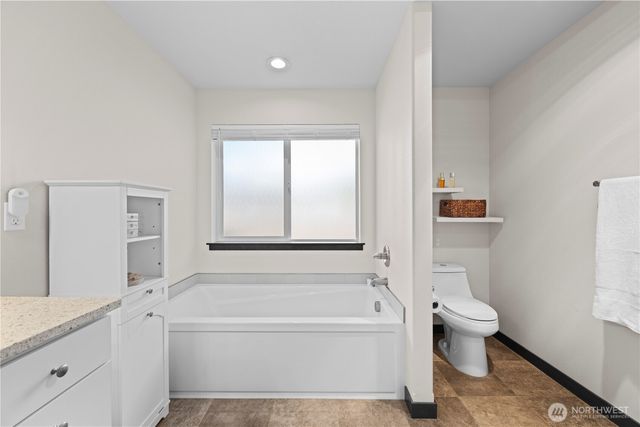 355 E Bon Air Drive, Coupeville, WA 98239