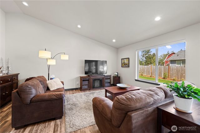 355 E Bon Air Drive, Coupeville, WA 98239
