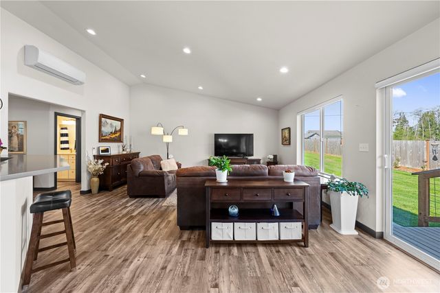 355 E Bon Air Drive, Coupeville, WA 98239