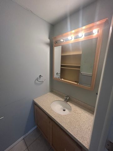 67 Kimbark Road 1, Riverside, IL 60546