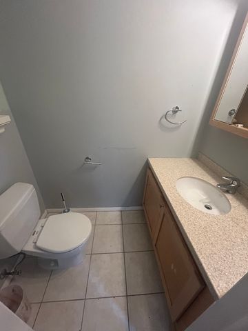 67 Kimbark Road 1, Riverside, IL 60546