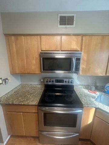67 Kimbark Road 1, Riverside, IL 60546