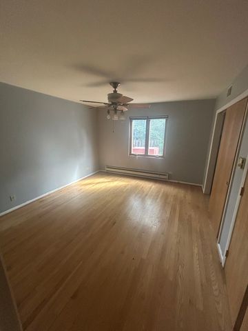 67 Kimbark Road 1, Riverside, IL 60546