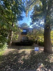 67 Kimbark Road 1, Riverside, IL 60546