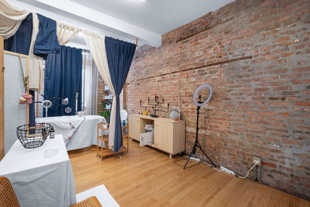 965 W 18th Street, Chicago, IL 60608