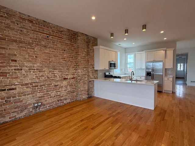 965 W 18th Street, Chicago, IL 60608