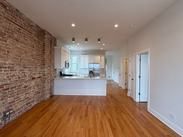 965 W 18th Street, Chicago, IL 60608