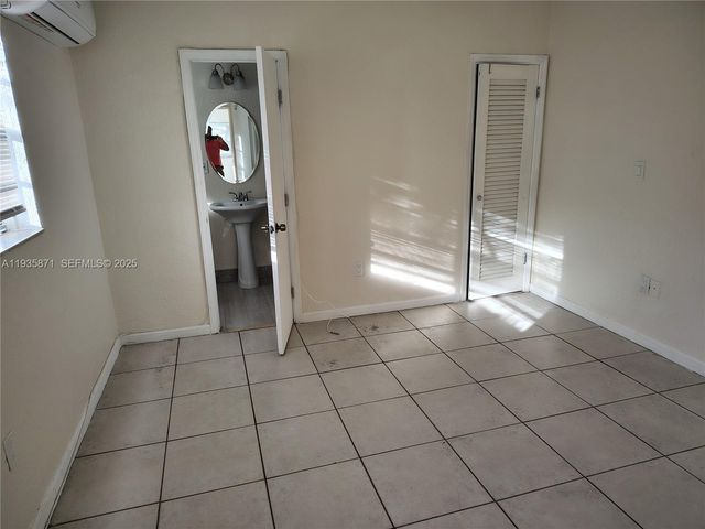 1200 NE 110th St 4, Miami, FL 33161