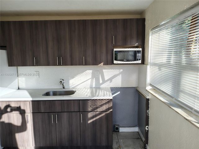 1200 NE 110th St 4, Miami, FL 33161