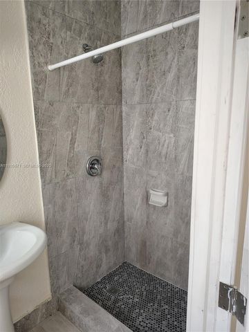 1200 NE 110th St 4, Miami, FL 33161