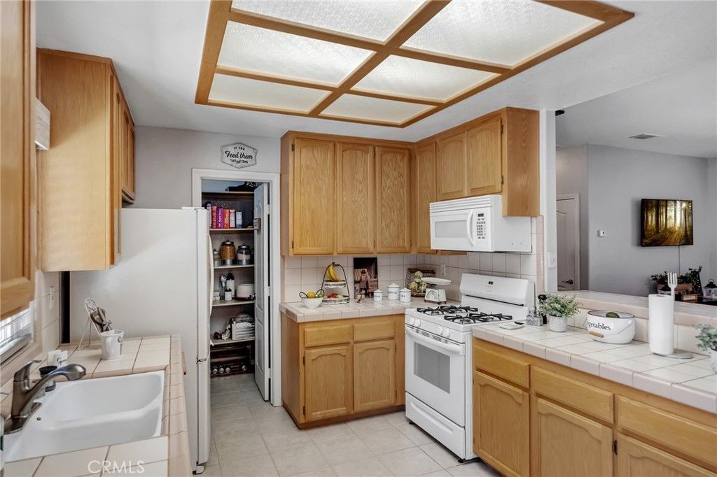Image 10 of property listing at 7678 Montrose, Hesperia, CA 92345