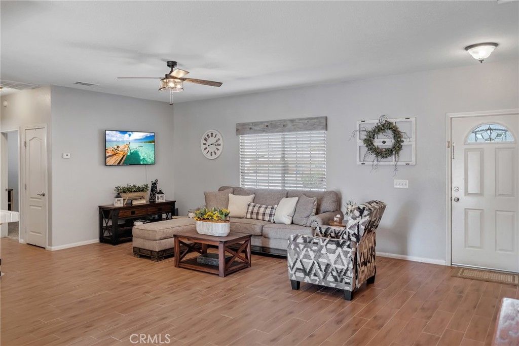 Image 5 of property listing at 7678 Montrose, Hesperia, CA 92345