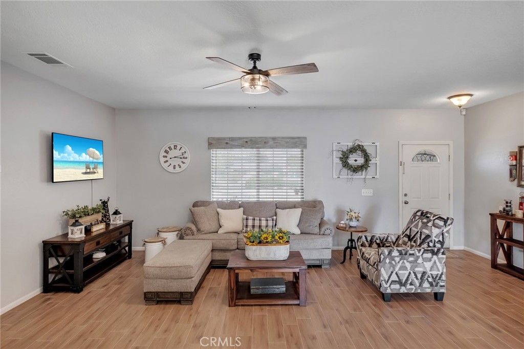 Image 6 of property listing at 7678 Montrose, Hesperia, CA 92345