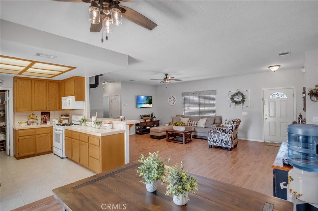 Image 7 of property listing at 7678 Montrose, Hesperia, CA 92345