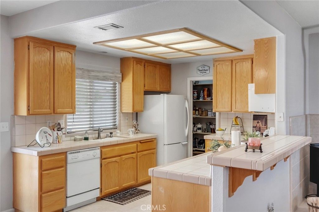 Image 8 of property listing at 7678 Montrose, Hesperia, CA 92345