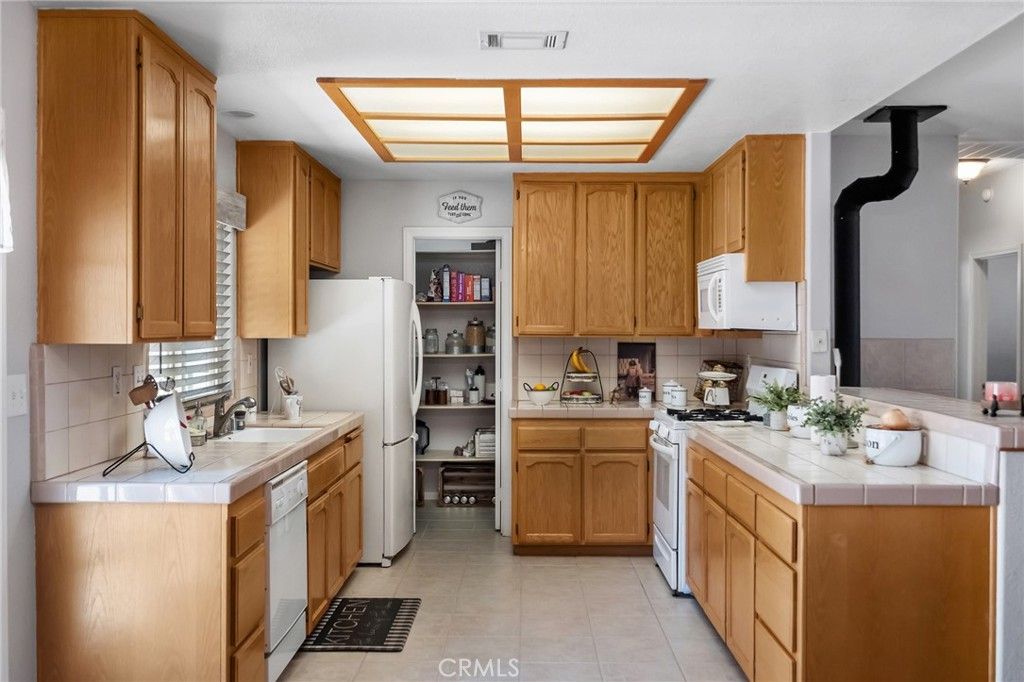 Image 9 of property listing at 7678 Montrose, Hesperia, CA 92345