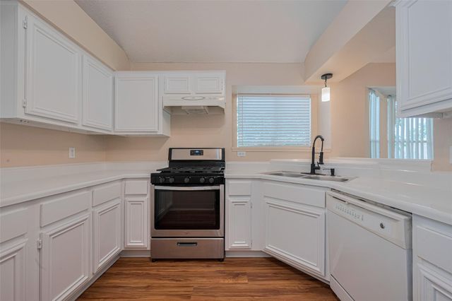 15827 Beechnut Street, Houston, TX 77083