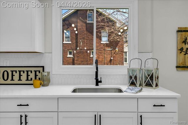 1517 EDISON Street, Detroit, MI 48206