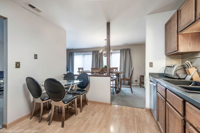 2950 Northampton Drive B2, Rolling Meadows, IL 60008
