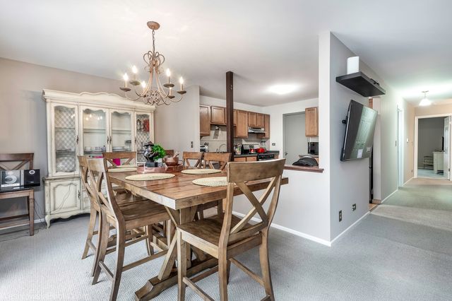 2950 Northampton Drive B2, Rolling Meadows, IL 60008