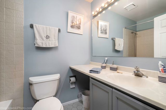 2950 Northampton Drive B2, Rolling Meadows, IL 60008