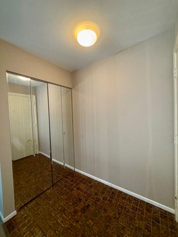 2950 Northampton Drive B2, Rolling Meadows, IL 60008