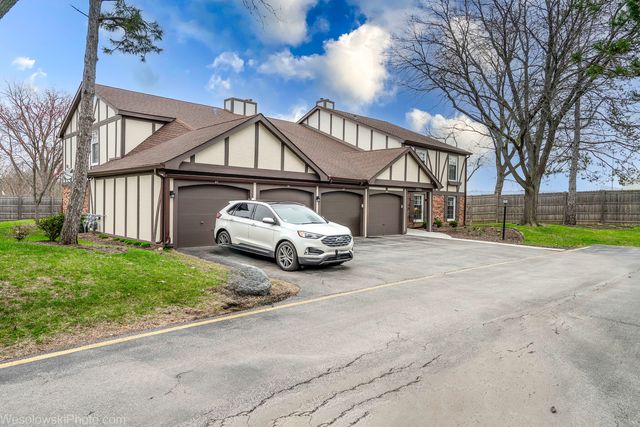2950 Northampton Drive B2, Rolling Meadows, IL 60008
