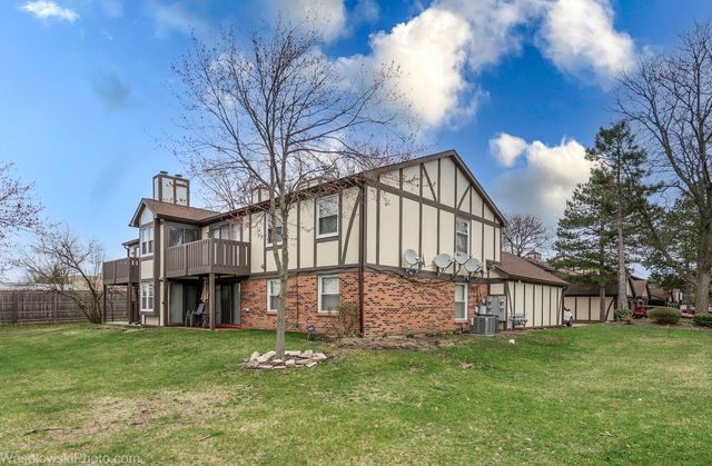 2950 Northampton Drive B2, Rolling Meadows, IL 60008
