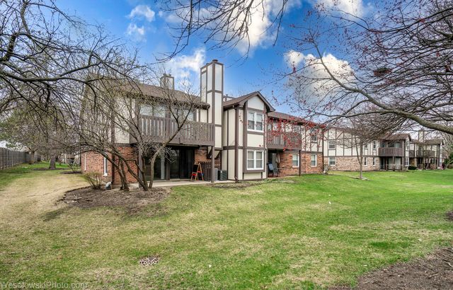 2950 Northampton Drive B2, Rolling Meadows, IL 60008