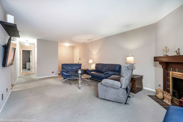 2950 Northampton Drive B2, Rolling Meadows, IL 60008
