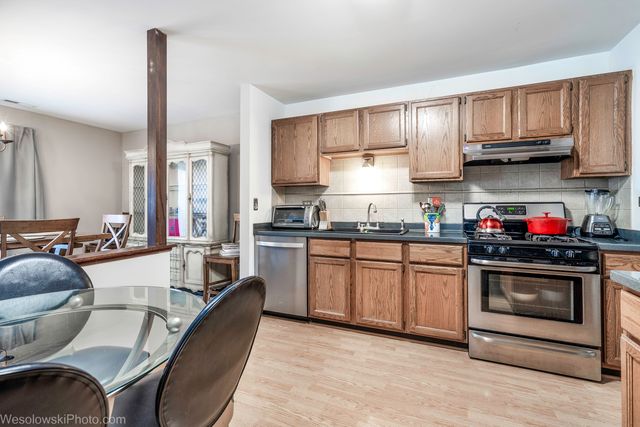 2950 Northampton Drive B2, Rolling Meadows, IL 60008