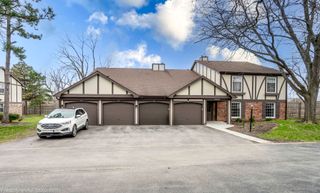 2950 Northampton Drive B2, Rolling Meadows, IL 60008