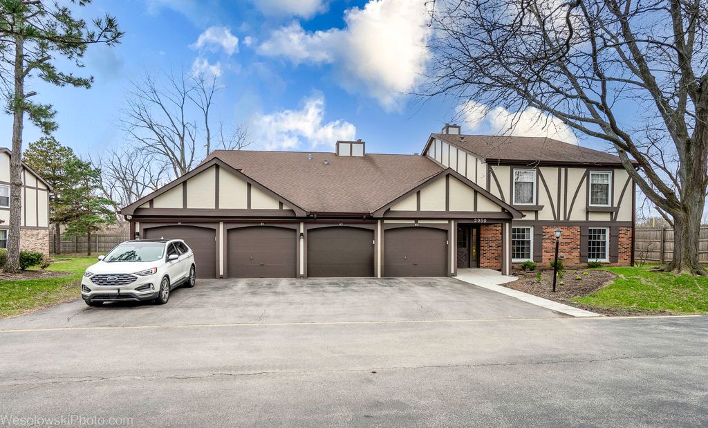 2950 Northampton Drive B2, Rolling Meadows, IL 60008