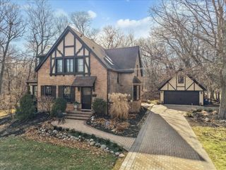 2640 St Johns Avenue, Highland Park, IL 60035
