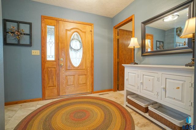 5809 W Bristol Dr Drive, Sioux Falls, SD 57106